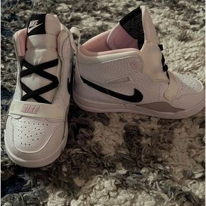 Like new kids 9c Nike air Jordan’s